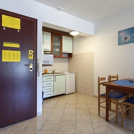 Mediteraneo Apartament *